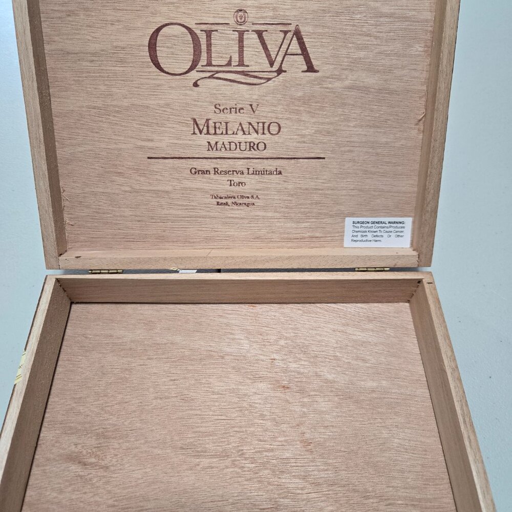 Oliva Series V Cigar Box - Picture 5 of 5